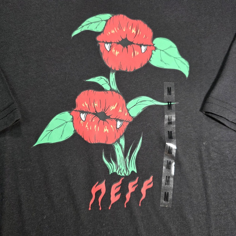 NWT Neff Mens Vampire Lips Fanged Flower Graphic T-Shirt‎ Black Size Medium Goth
